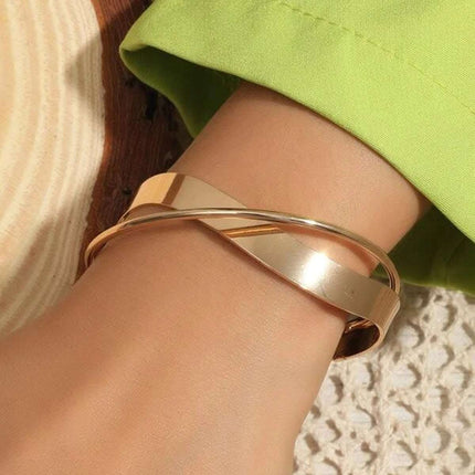 Creative Simple Temperament Lady Twisted Hip Hop Style Bracelet Fendax 0