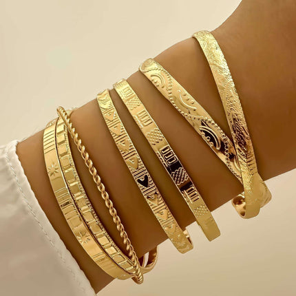 Creative Simple Temperament Lady Twisted Hip Hop Style Bracelet Fendax 0